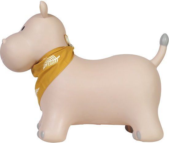 Lichtroze skippend Nijlpaard met een gele bandana met witte bladeren, zijaanzicht.