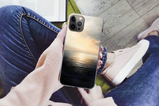 Telefoonhoesje Geschikt voor iPhone 12 Pro hoesje - Zon - Horizon - Zee - Siliconen Telefoonhoesje Telefoonhoesje