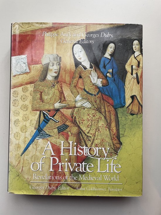 Boek: "A History of Private Life" met middeleeuwse illustraties van drie vrouwen.