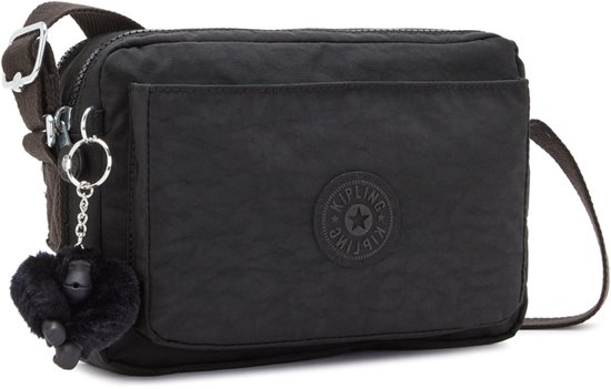 Zwarte Kipling schoudertas met een ronde Kipling-badge en een aaibare aap-sleutelhanger.