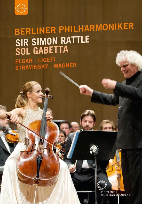 Celliste Sol Gabetta speelt met dirigent Sir Simon Rattle en Berliner Philharmoniker.