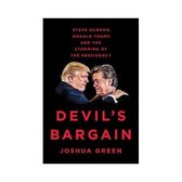 Boekomslag met Steve Bannon en Donald Trump, "Devil's Bargain: Steve Bannon, Donald Trump, and the Storming of the Presidency" door Joshua Green.
