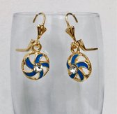 Fashionidea – mooie goudkleurige oorbellen ronde hangers met zirkonia en licht blauwe accenten