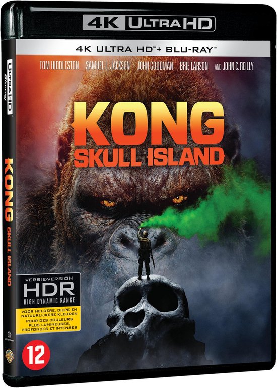 Hoes 4K Ultra HD Blu-ray van Kong: Skull Island met een grote aap, een mens op een schedel en groene rook.