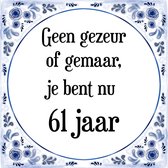 Verjaardag Tegeltje met Spreuk (61 jaar: Geen gezeur of ge maar, je bent nu gewoon 61 jaar + cadeau verpakking & plakhanger