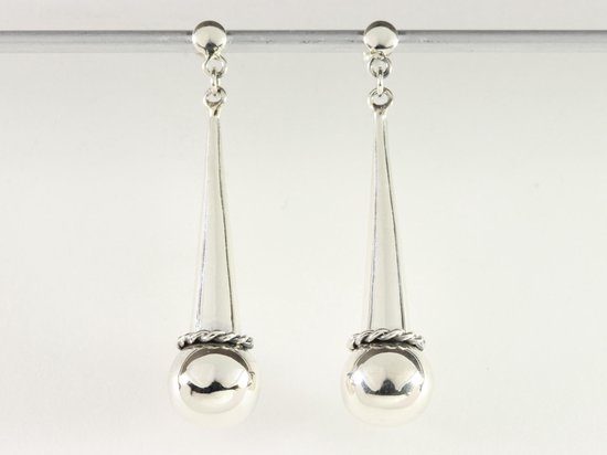 Lange hoogglans zilveren oorstekers met bolletjes