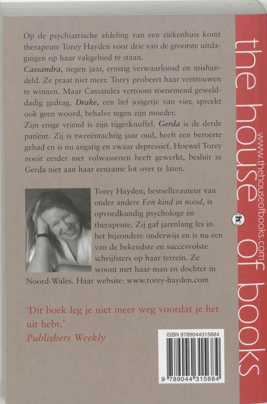 Achterpagina van het boek met tekst en een foto van Torey Hayden. De titel 'the house of books' staat verticaal.