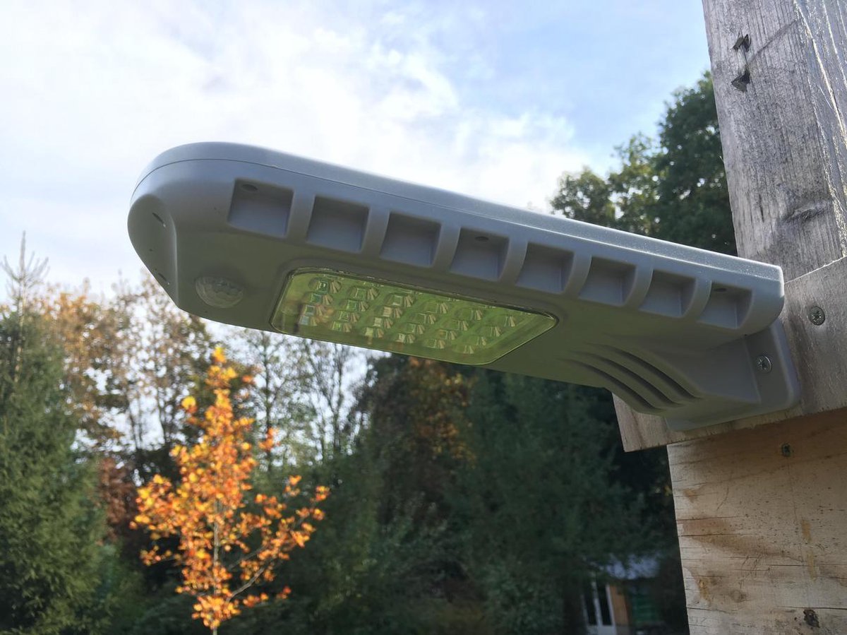 Solar LED 1000 lumen wandlamp met sensor en afstandsbediening