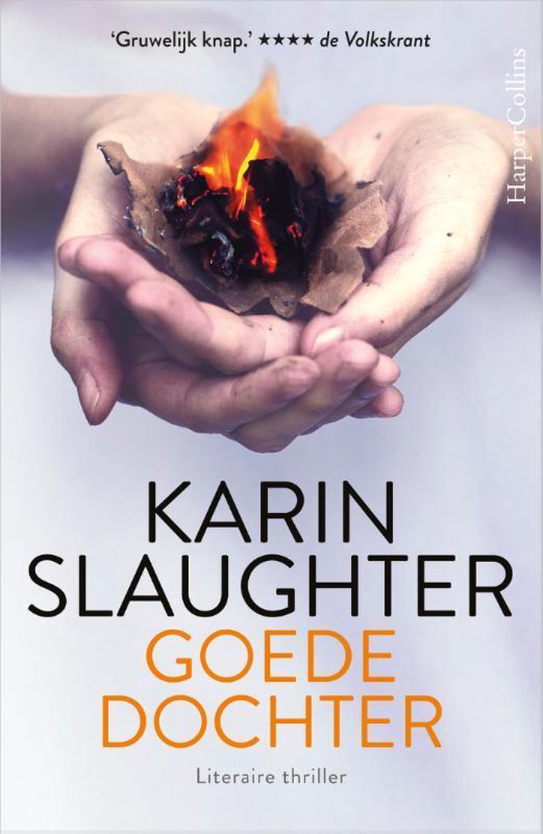 Boekomslag met de titel 'Goede dochter' van Karin Slaughter. Vlammend papier wordt vastgehouden in handen.
