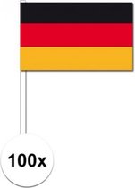 100x Duitse zwaaivlaggetjes 12 x 24 cm