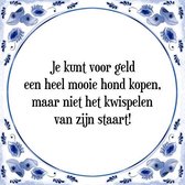 Tegeltje met Spreuk (Tegeltjeswijsheid): Je kunt voor geld een heel mooie hond kopen, maar niet het kwispelen van zijn staart! + Kado verpakking & Plakhanger