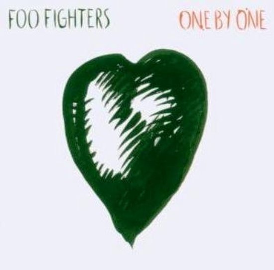 Foo Fighters 'One By One' albumcover met een groen hart met witte lijnen.