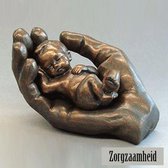 Parastone beeldje baby in hand  - Zorgzaamheid - brons - 6 cm hoog
