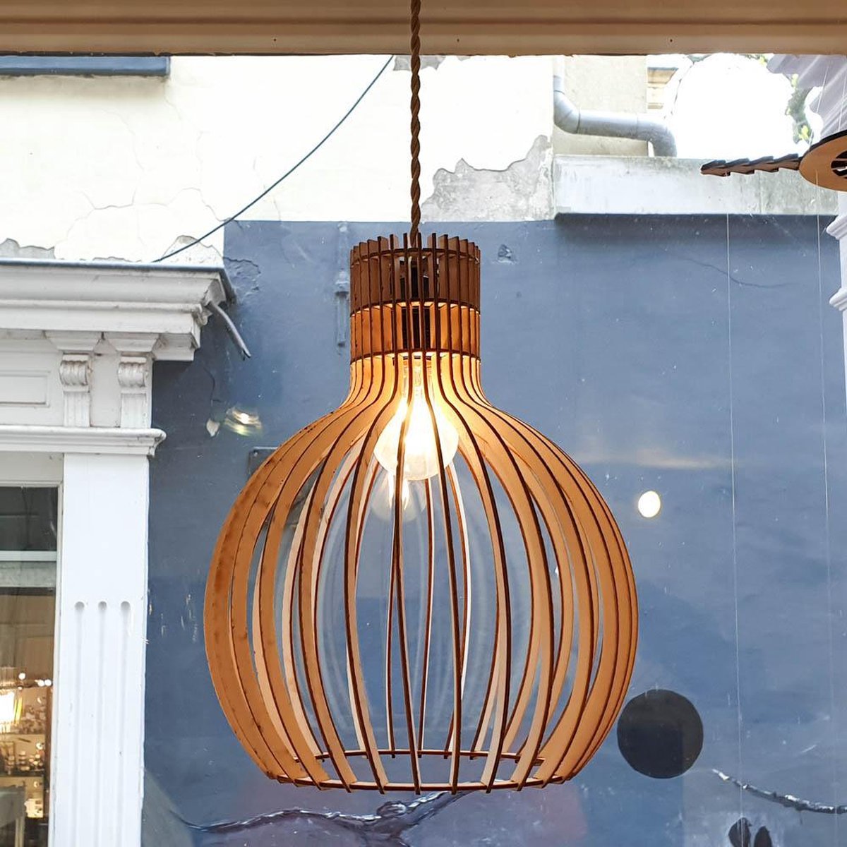 Hoentjen Creatie, Houten lamp - Kleine bolvormige hanglamp