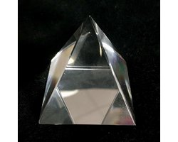 Kristal Piramide 4x4x4cm  handgemaakt ambacht