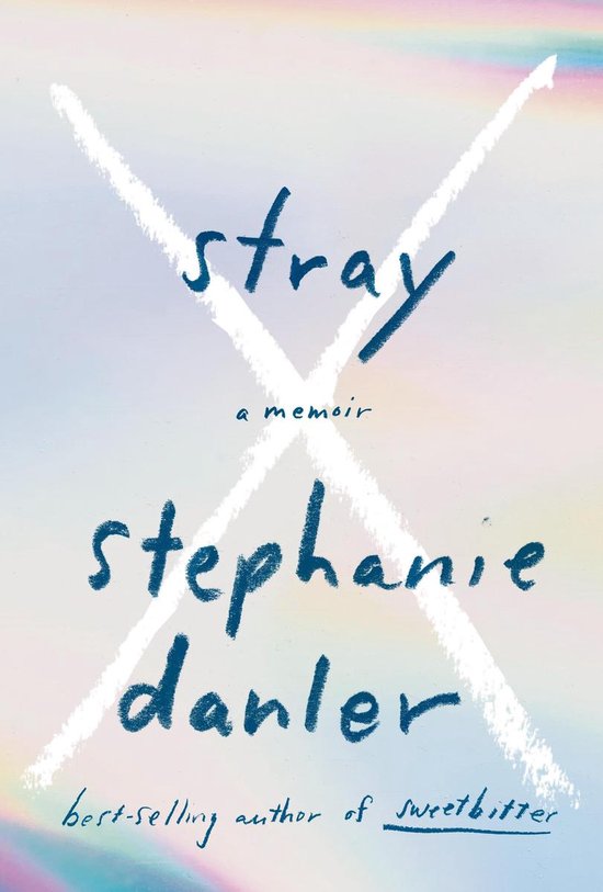 Boek kaft 'Stray a memoir' door Stephanie Danler met een pastelkleurige achtergrond en een wit kruis.