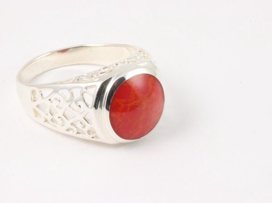 Opengewerkte zilveren ring met rode koraal