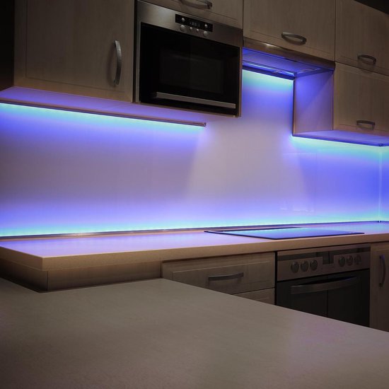 B.K.Licht - 5 meter - LED strip - RGB kleurverandering - incl. afstandsbediening - zelfklevend - voor binnen en buiten - B.K.Licht