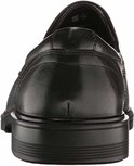 Achterkant van een zwarte leren ECCO mocassin. Hoge, gestructureerde hiel en dikke zool.