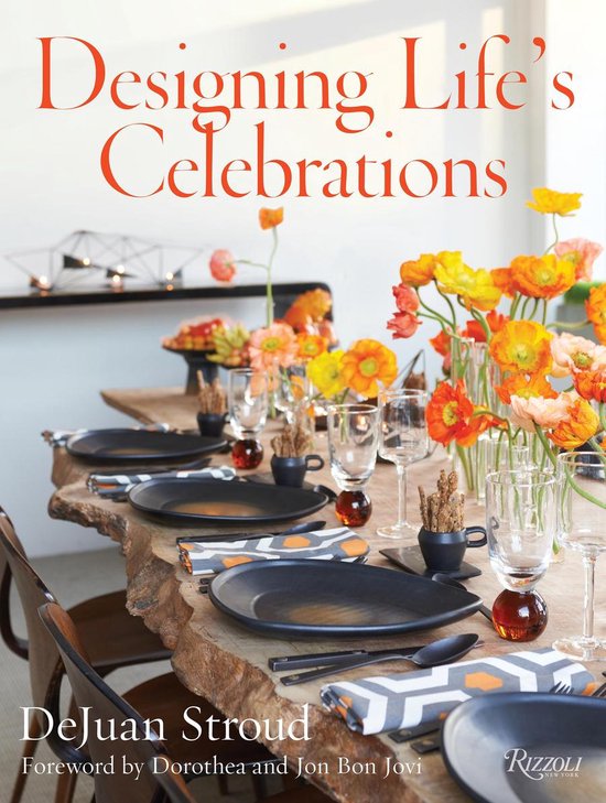 Boek 'Designing Life's Celebrations' van DeJuan Stroud met een tafel gedekt met zwarte borden en oranje en gele papaverbloemen.