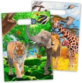 16x Safari/jungle themafeest feestzakjes 16,5 x 23 cm - Dieren feestartikelen thema uitdeelzakjes