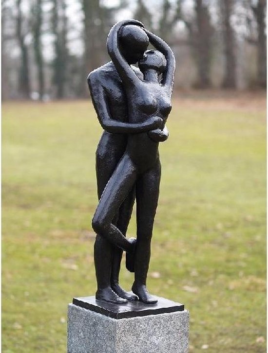Tuinbeeld - bronzen beeld - Modern kussend liefdespaar - 98 cm hoog