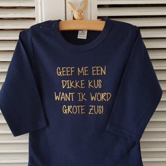 Baby rompertje met tekst Zwangerschapsaankondiging Geef me een dikke kus want ik word grote zus meisje -  | Lange mouw |blauw met goud | maat 98-104  zwangerschap aankondiging bekendmaking