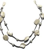 Petra's Sieradenwereld - Ketting laagjes wit parelmoer schelp (516)