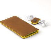 JACCET lederen OnePlus 7T Pro hoesje - Cognac kleur leer met geel wolvilt - Handmade in Nederland