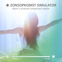 Vrouw die zich uitrekt bij het wakker worden, met zonsopkomst simulator instellingen van 7:00 tot 7:30.