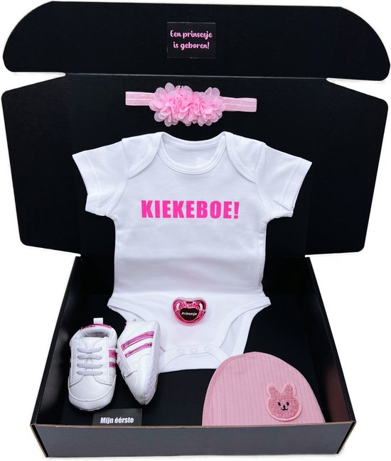Kraamcadeau meisje met romper, babymuts, babyhoofdband, babyschoentjes en speen - kan ook rechtstreeks als cadeau worden geleverd van Funnies. — afbeelding 2