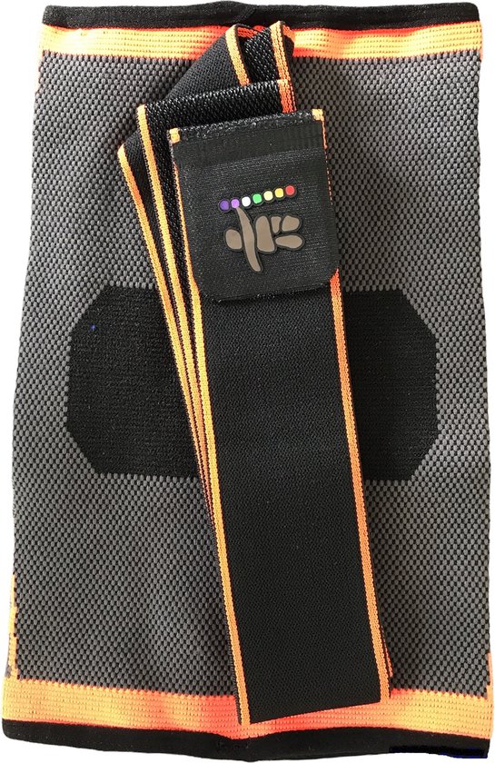 Gevouwen kniebrace met oranje randen en zwarte klittenbandsluitingen. Inuk-logo met gekleurde stippen zichtbaar.
