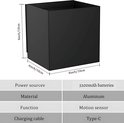 Zwarte kubuswandlamp van 10x10x10cm met specificaties: 5200mAh batterij, aluminium, bewegingssensor.