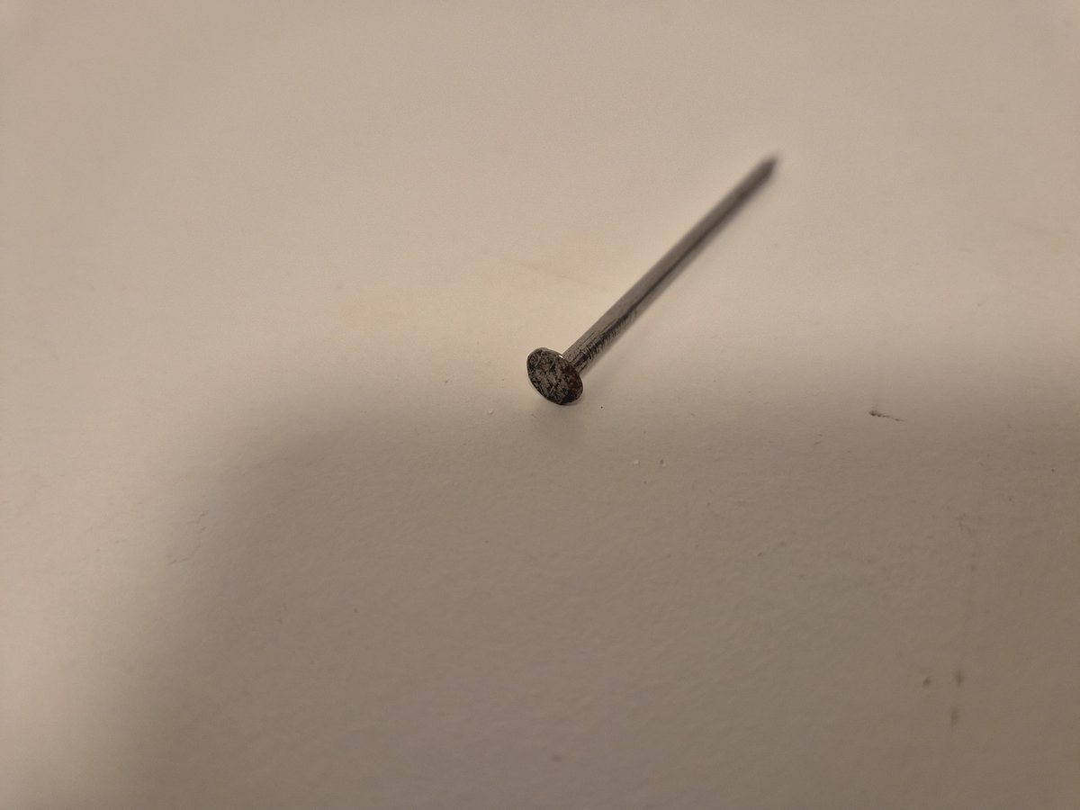 Emmer met draadnagels. 2.4x50mm. lang. 1,5 kg. Spijkers. Deltafix