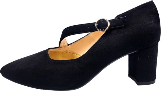 Stravers - Maat 42 Eigentijdse pump met diagonaal bandje - zwart suede ...