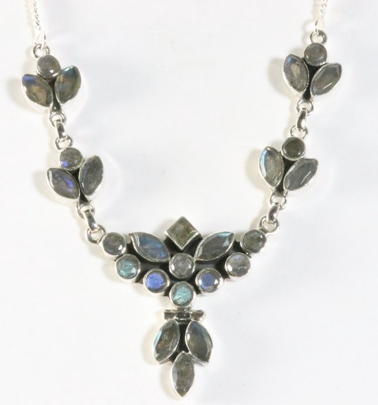 Collier en argent avec pierres de labradorite
