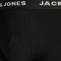 Close-up van de naden en de witte Jack & Jones-band van een zwarte boxershort.