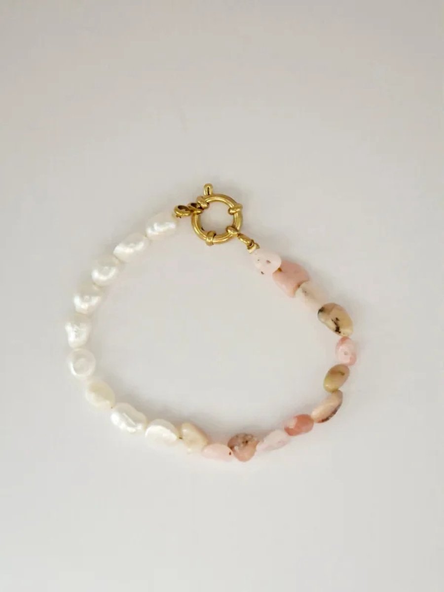 Parel armband Pink opal - zoetwaterparels - roze opaal - Stainless Steel - goldplated