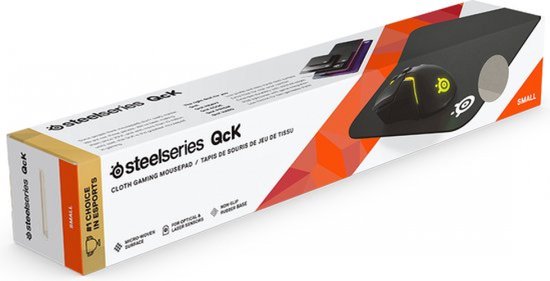 Doos van de SteelSeries QcK gaming muismat, maat S, met oranje en zwarte geometrische patronen.