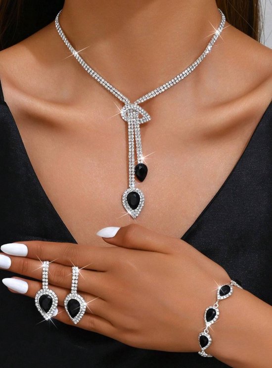 Ketting + armband + oorbellen bergkristal met zwarte steentjes
