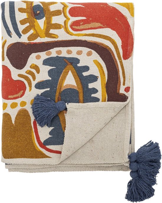 Gevouwen beige plaid met abstracte patronen in rood, okergeel, donkerbruin en blauw, met donkerblauwe kwastjes.