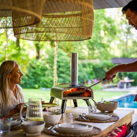 LIVIN' Pizzaoven Pellet - Pizzaovens voor buiten - 12" Pizzaoven - Pizza oven buiten - Pellet Pizza oven - Pizzaoven voor buiten - Pizza Oven Houtgestookte - Pizza Oven Tuin - Inclusief Thermometer - Draagbaar - 55*36*27 CM - RVS - Zwart