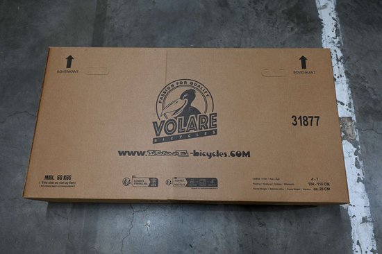Doos van een Volare fiets met logo, website en specificaties.