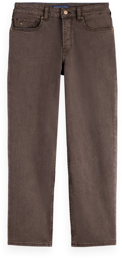 Bruine jeans met vijf zakken en een knoop- en ritssluiting. Het Scotch & Soda logo is zichtbaar op de coin pocket.