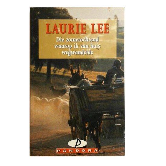 Couverture de livre avec le titre 'LAURIE LEE Die zomerochtend waarop ik van huis wegwandelde'. Un chariot en bois avec un cheval et des moutons sur une route de campagne.
