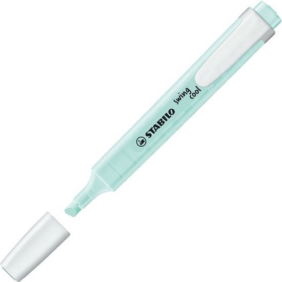 STABILO swing cool markeerstift in zachtgroene pastelkleur met de dop eraf, de punt is zichtbaar.