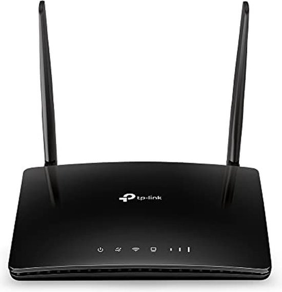 Zwarte TP-Link 4G router met twee antennes en indicatorlampjes aan de voorkant.
