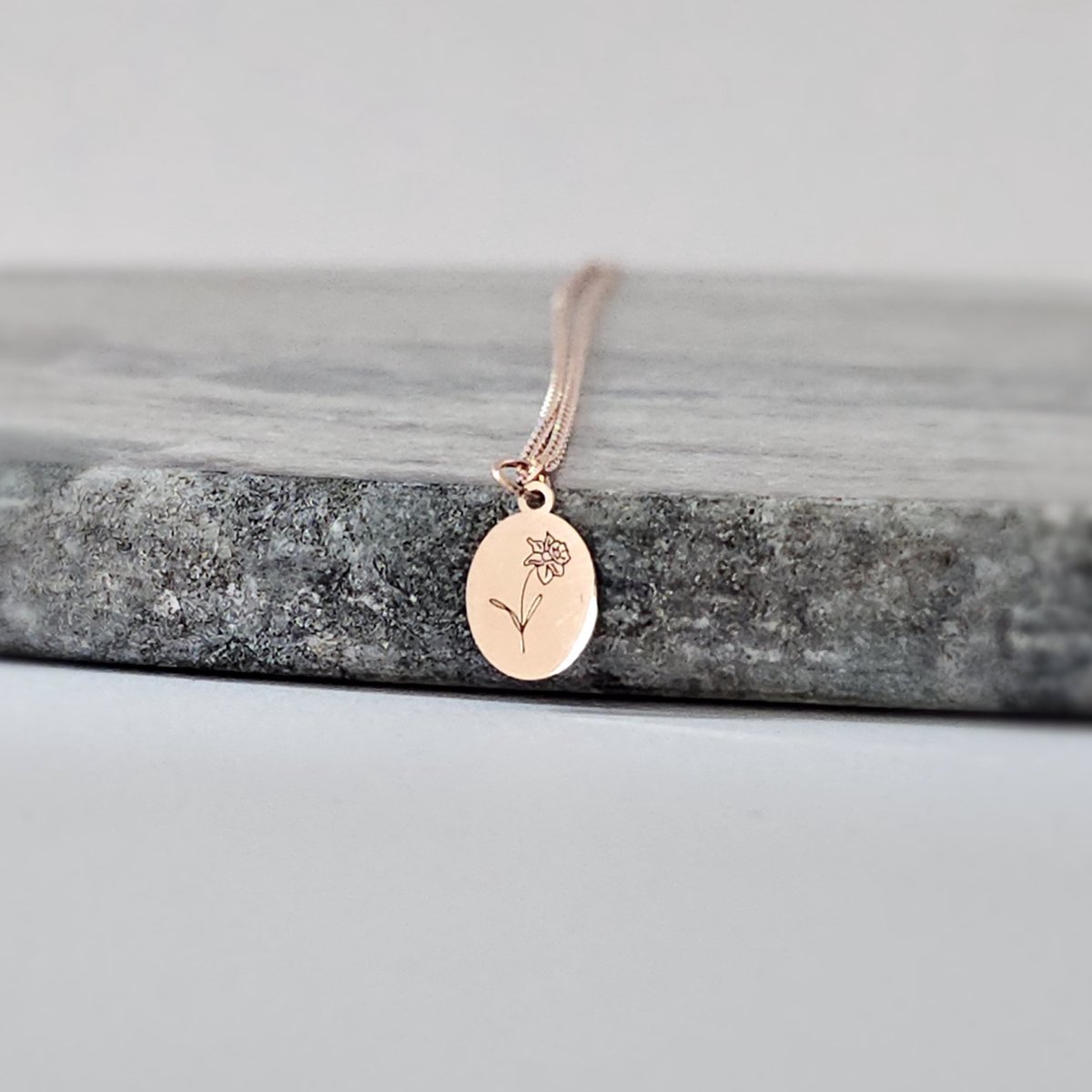 Ellen Life Jewelry | Maart Geboortebloem Kettingen - Rosegoud Gepersonaliseerd Keeting - Verjaardag Cadeau Vriendin & Vrouw - Geboortemaand Ketting met Hanger - Handgemaakte Sieraden