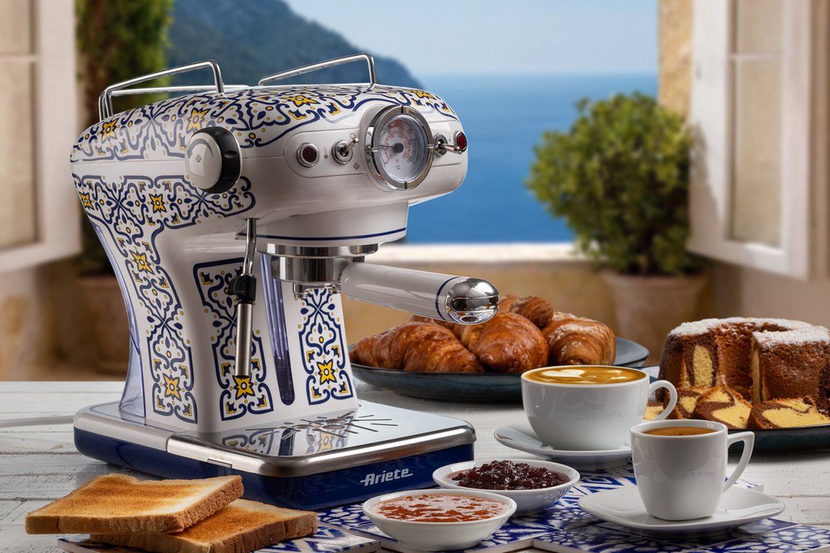 Afbeelding 3 van Ariete 1389 Capri - Italiaans design - Espressomachine - 900W - 0,9L tank inhoud - ook geschikt voor pads