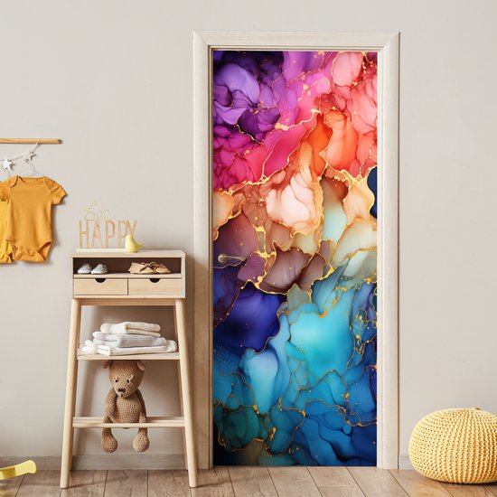 Abstracte marmerlook deurposter met gouden lijnen in paars, roze, oranje, blauw en groen.